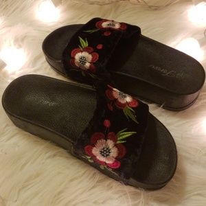Embroidered velvet platform slides